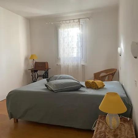 Charmante Maison De Village Avec Patio Fourques 10 Minutes A Pied D'arles *