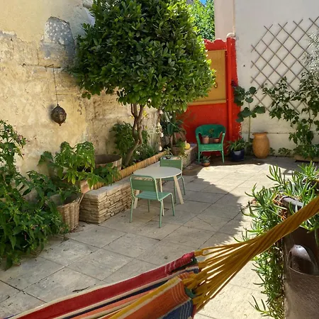 Charmante Maison De Village Avec Patio Fourques 10 Minutes A Pied D'arles Holiday home