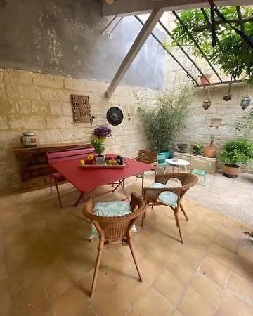 Charmante Maison De Village Avec Patio 10 Minutes A Pied D'arles Fourques
