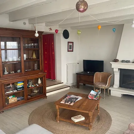 Charmante Maison De Village Avec Patio 10 Minutes A Pied D'arles 富尔克