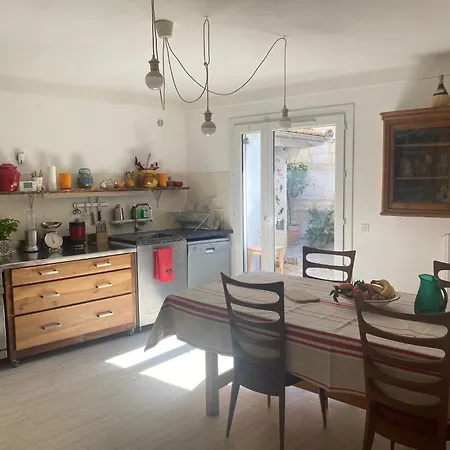 Charmante Maison De Village Avec Patio 10 Minutes A Pied D'arles * Fourques
