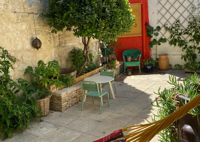 Charmante Maison De Village Avec Patio 10 Minutes A Pied D'arles 펜션